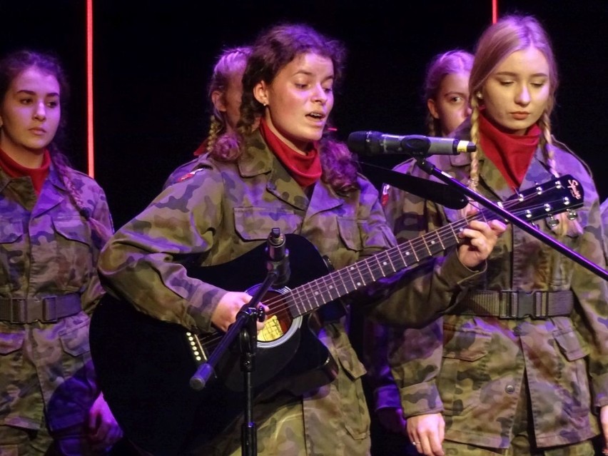 W Kielcach zabrzmiały pieśni patriotyczne i partyzanckie. Najlepsi wystąpią w finale Festiwalu Piosenki Niezłomnej i Niepodległej 