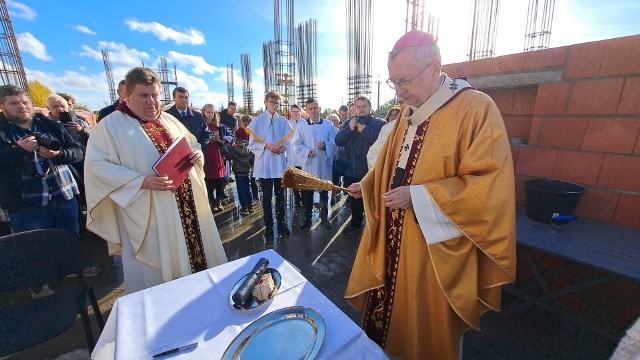 Wmurowanie kamienia węgielnego pod kościół w Kościanie.