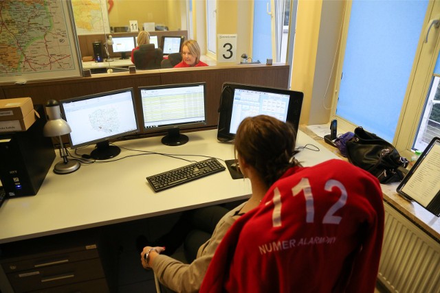 Jest praca na stanowisku operatora numerów alarmowych w Centrum Powiadamiania Ratunkowego w Białymstoku