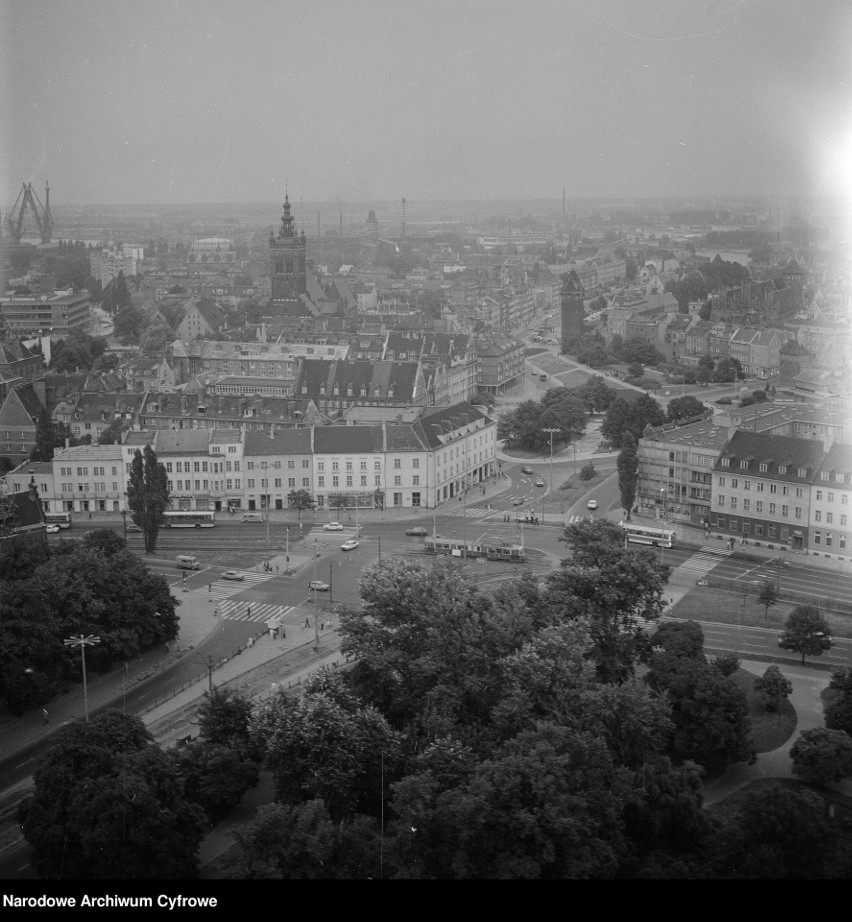 Taki sam, ale jednak inny. Gdańsk na zdjęciach lotniczych z lat 80. Gdańsk z lotu ptaka [archiwalne zdjęcia]