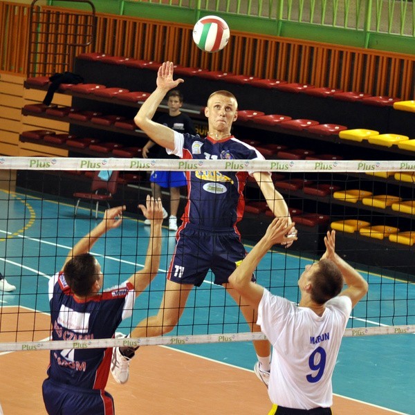 Łukasz Kleczaj (w ataku) wraz z drużyną Czarnych Radom wywalczył 2. miejsce w turnieju towarzyskim w Warszawie
