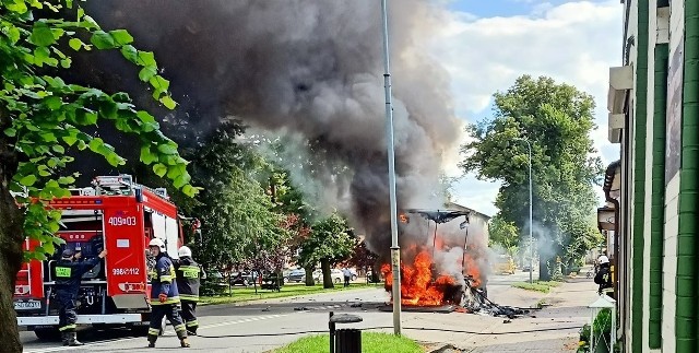 Auto zapaliło się około godz. 16.30. Na szczęście nikt nie ucierpiał