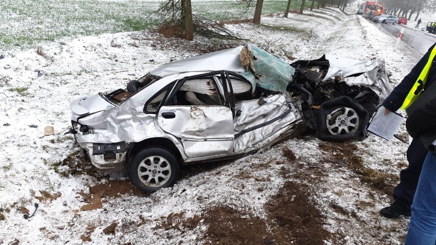 Czechowizna. Wypadek na DK 65. Czołowe zderzenie ciężarówki i volvo (zdjęcia)