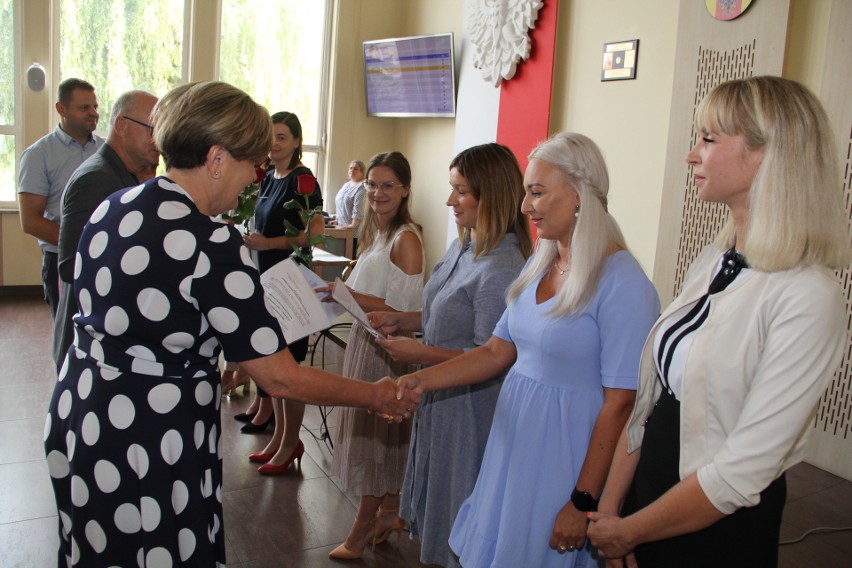 Awanse nauczycielskie na sierpniowej sesji brzezińskiej Rady Miejskiej