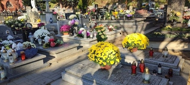 W Dniu Wszystkich Świętych 2022 zmienia się organizacja ruchu przy cmentarzu w Chełmnie