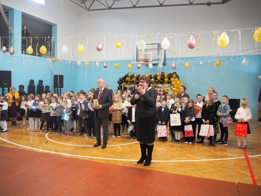 Dzień Babci i Dziadka w Szkole Podstawowej w Andrzejewie. Dzieci wystąpiły dla swoich dziadków