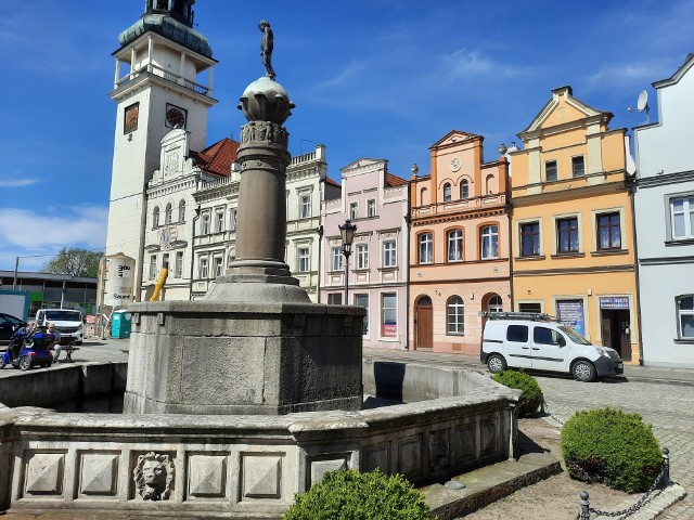 Niespodzianki - zarówno dla historyków, jak i budowlańców - wyzierały tutaj z każdego kąta