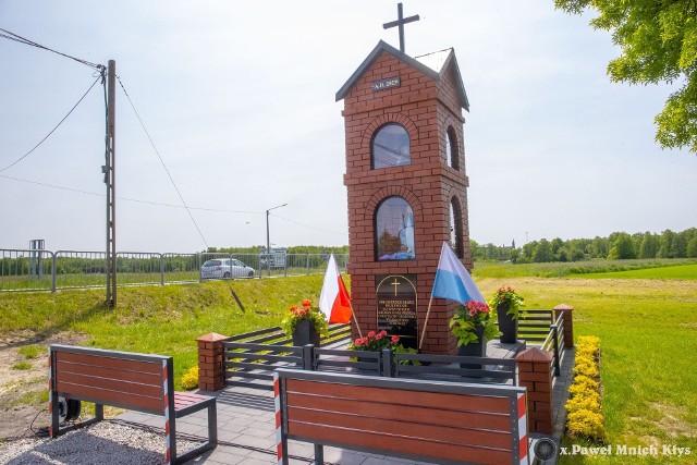 Nowa kapliczka w Karpinie w gminie Brójce