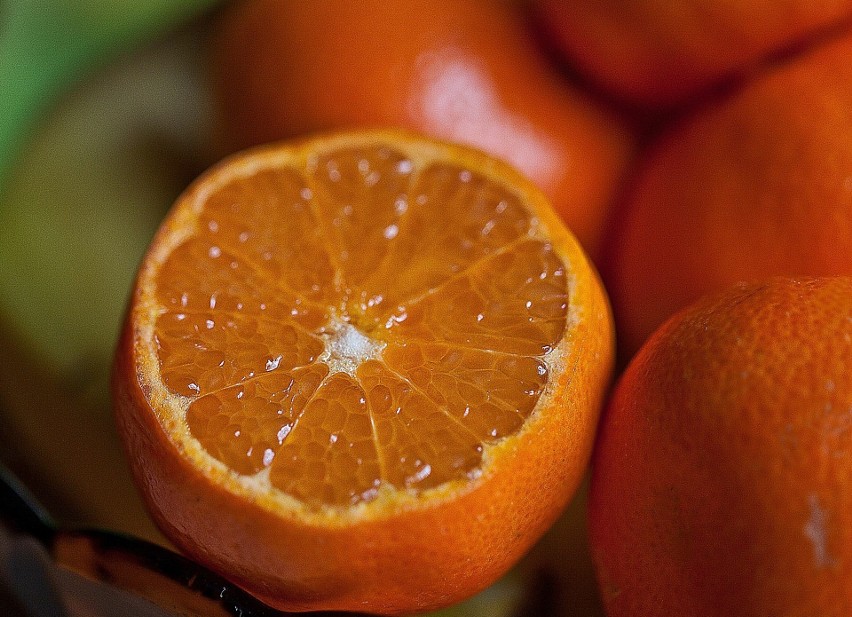 Te owoce powinny omijać osoby, które po zjedzeniu pomarańczy...