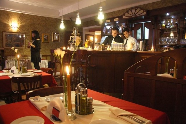 Ciepłe wnętrza, smaczna włoska kuchnia i muzyczne sobotnie wieczory z muzyką na żywo są wizytówką kieleckiej restauracji Pepe Rosso.