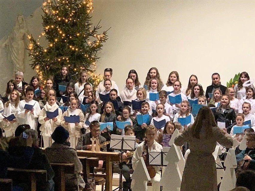 Uczniowie zaśpiewali kolędy na pomoc katedrze opolskiej