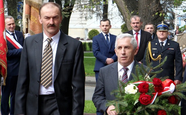 Burmistrz Kazimierzy Wielkiej Adam Bodzioch (z prawej) i przewodniczący Rady Miejskiej Janusz Wątek - przez kilkanaście lat grali w jednej drużynie, teraz ich drogi się rozchodzą.