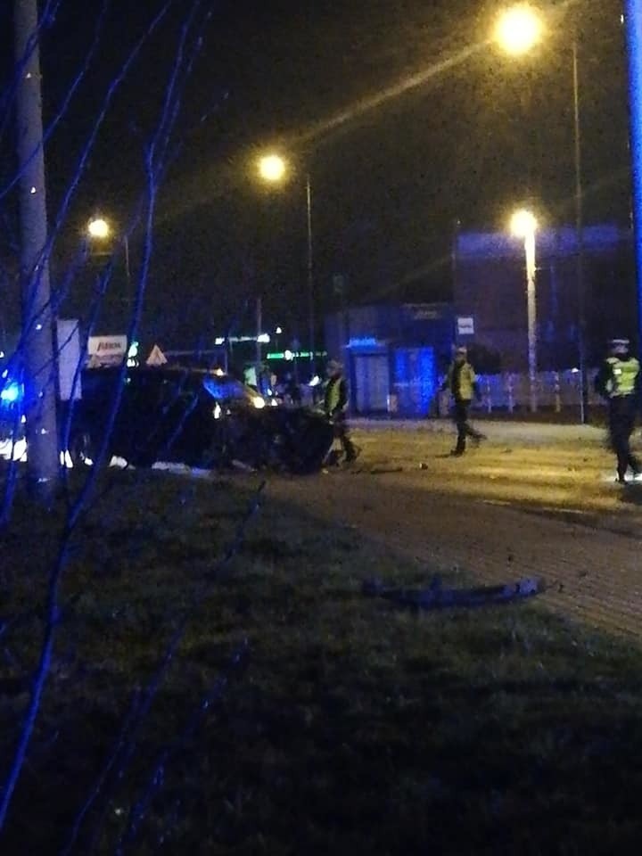 Poważny wypadek na Raciborskiej w Rybniku. Kierowca zbiegł....