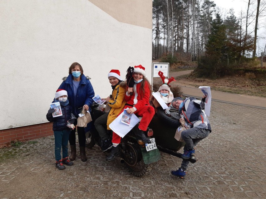 Mikołajkowa gra terenowa w Czarnej Dąbrówce.