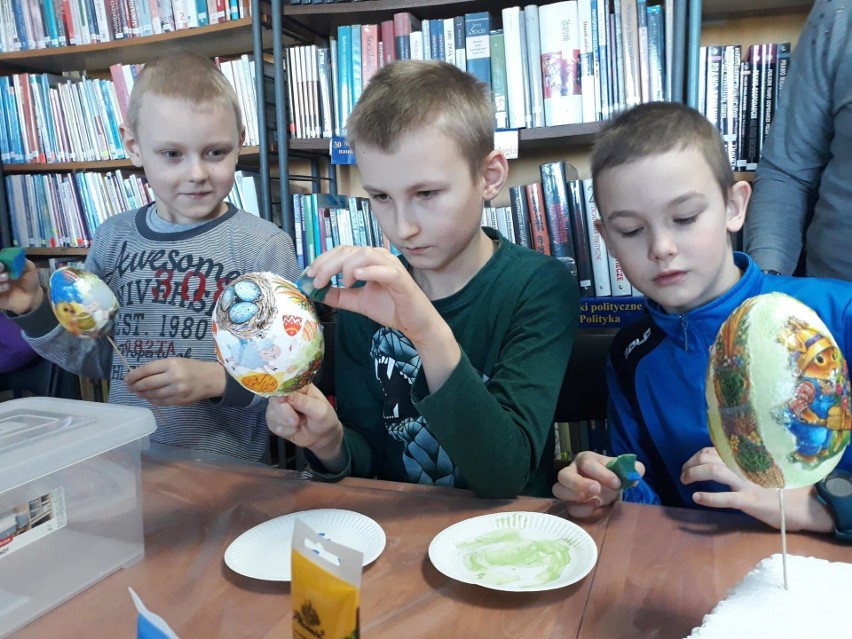 Warsztaty decoupage w bibliotece w Rzekuniu [ZDJĘCIA] Co jeszcze ciekawego słychać w gminie Rzekuń?