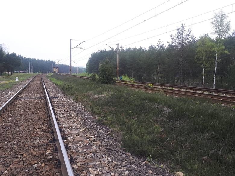 Nie żyje 33-letni policjant, który wpadł pod pociąg. Prokuratura bada, czy było to samobójstwo, czy wypadek