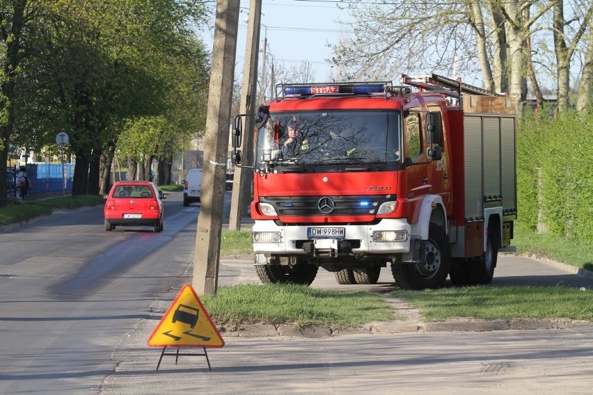 Wrocław: Plama oleju długa na pół kilometra na Sołtysowickiej (ZDJĘCIA)