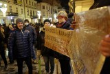 „Veto! Wolne media. Wolni ludzie. Wolna Polska”. W Lublinie protestowali przeciwko tzw. ustawie „lex TVN”. Zobacz zdjęcia