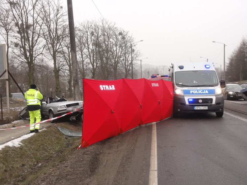 Śmiertelny wypadek w Lniskach. Zginął 29-letni mężczyzna [ZDJĘCIA, WIDEO]