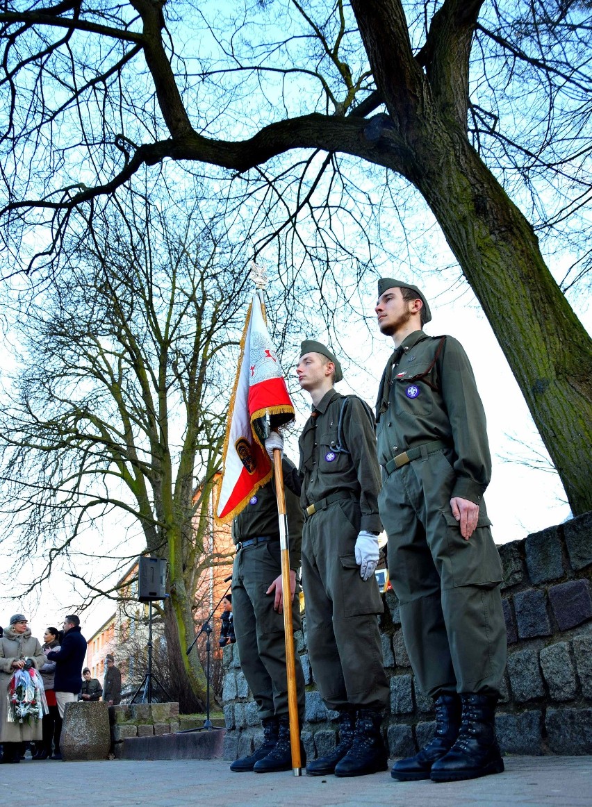 Dzień Żołnierzy Wyklętych w Malborku [ZDJĘCIA]. Przemarsz ze skweru na rondo