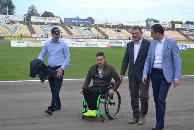 Tomasz Gollob (z lewej) przekonywał prezydenta Kuczerę (z prawej) do przebudowy toru