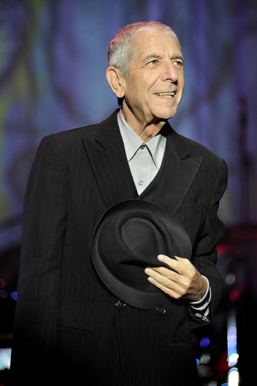 Leonard Cohen nie żyje.  Leonard Cohen has passed away.