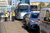 Wypadek samochodu osobowego z tramwajem na ul. Piłsudskiego we Wrocławiu. Są utrudnienia