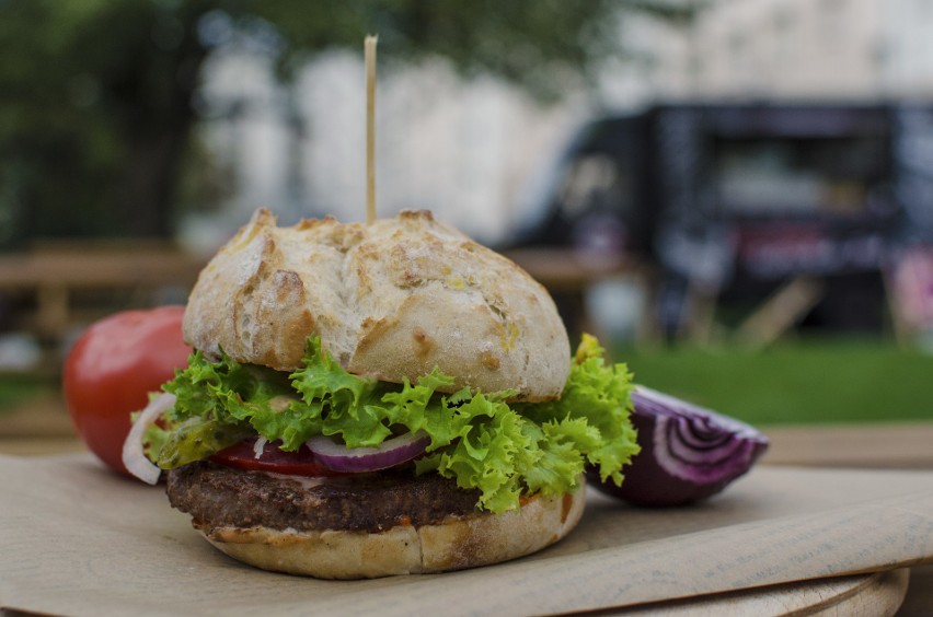 Pan Burger proponuje burgera klasycznego......