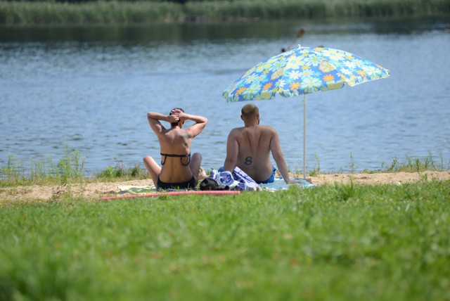 03.08.2015. kolesin nowa plaza w kolesinie  gmina babimost jezioro wojnowskie wakacje lato urlop wypoczynek na woda jeziorem woda pogoda upal skok skoki do wodyfot. mariusz kapala / gazeta lubuska