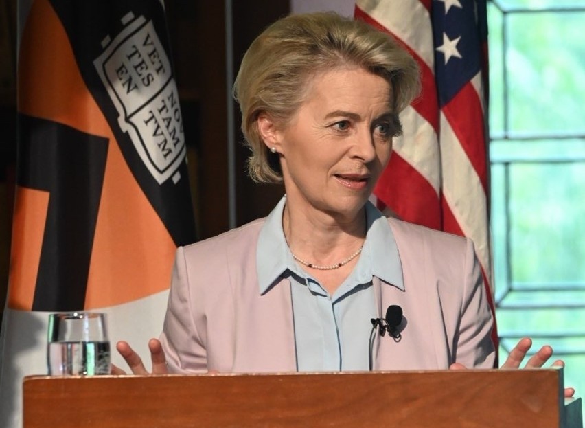 Szefowa Komisji Europejskiej Ursula Von der Leyen...