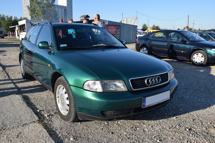 1. Audi A4. Silnik 1,9 diesel, rok produkcji 1998, cena 7600...