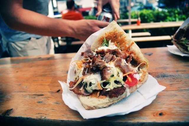 W Białymstoku jest kilkanaście miejsc gdzie według internautów można zjeść bardzo dobry kebab