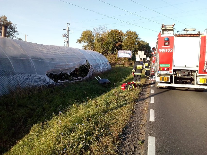 Samochód osobowy, poruszający się Drogą Krajową 55 w...