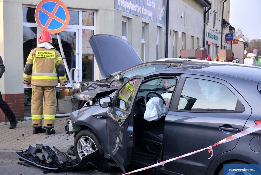 Wypadek w Brześciu Kujawskim. Zderzenie dwóch samochodów na skrzyżowaniu [zdjęcia]
