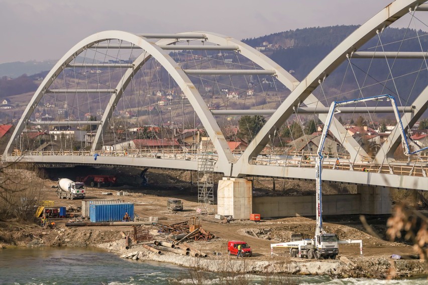 Nowy Sącz. Betonowanie mostu heleńskiego prawie zakończone [ZDJĘCIA]