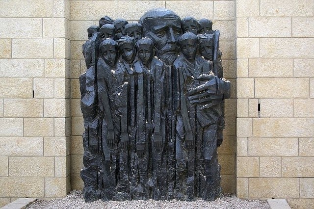 Pomnik Janusza Korczaka z dziećmi w Yad Vashem