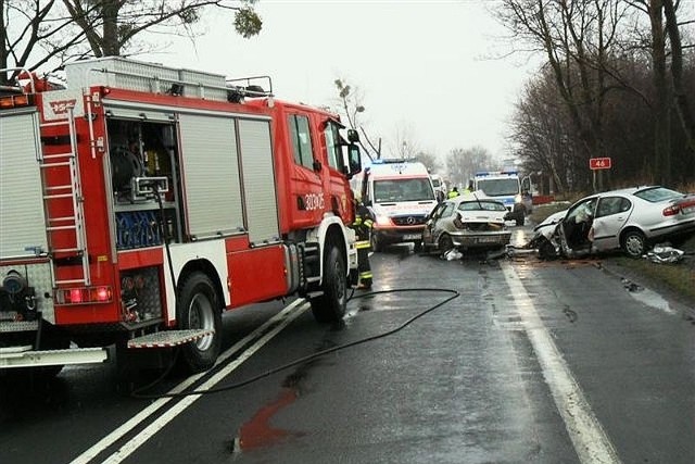 W Niemodlinie na ul. Podmiejskiej zderzyły się trzy samochody osobowe.