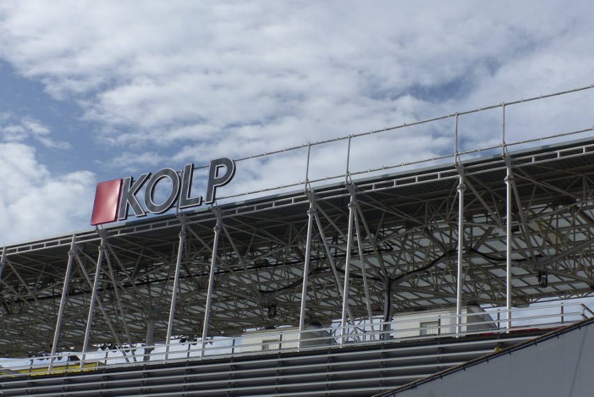 Usuwane są loga Kolporter Arena. Od 1 listopada będzie Suzuki Arena [ZDJĘCIA]