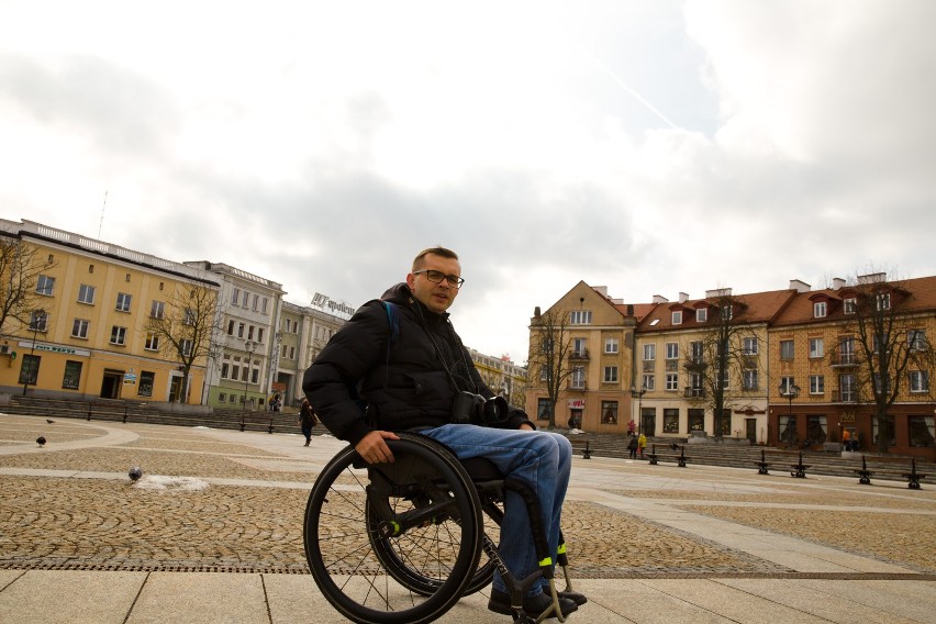 Adama Kujawę cieszą plany budowy windy. - Patrząc na Wiedeń...