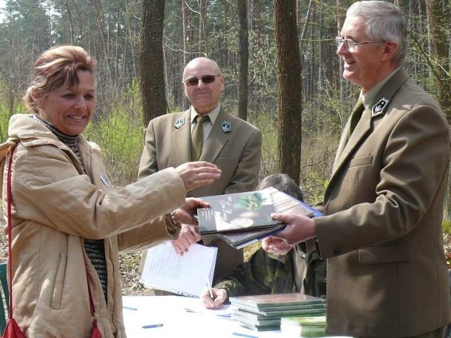 Nagrody otrzymali także nauczyciele-opiekunowie grup rajdowych. Na zdjęciu: Anna Banach z Gimnazjum numer 2.