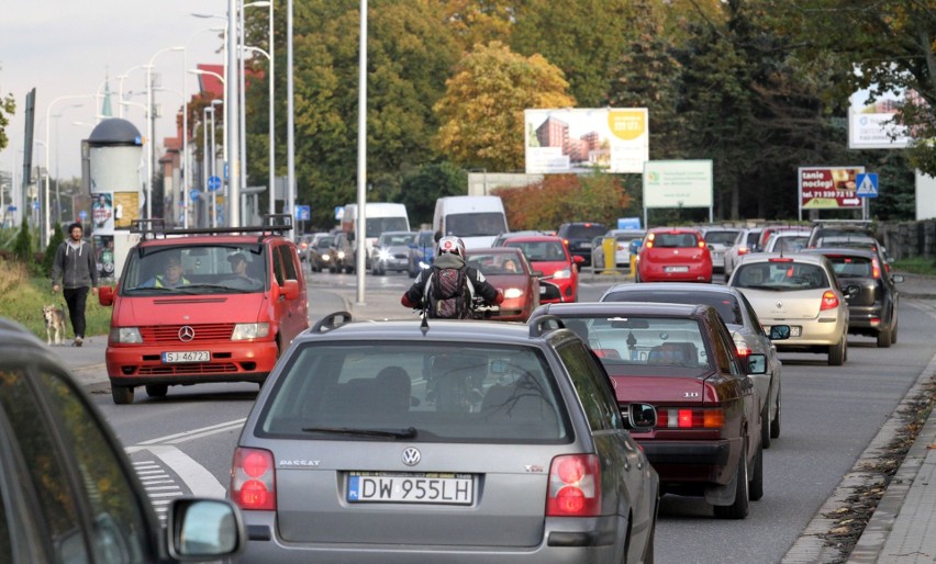 Kolejny biurowiec już gotowy. Jeszcze większe korki na Zwycięskiej? 