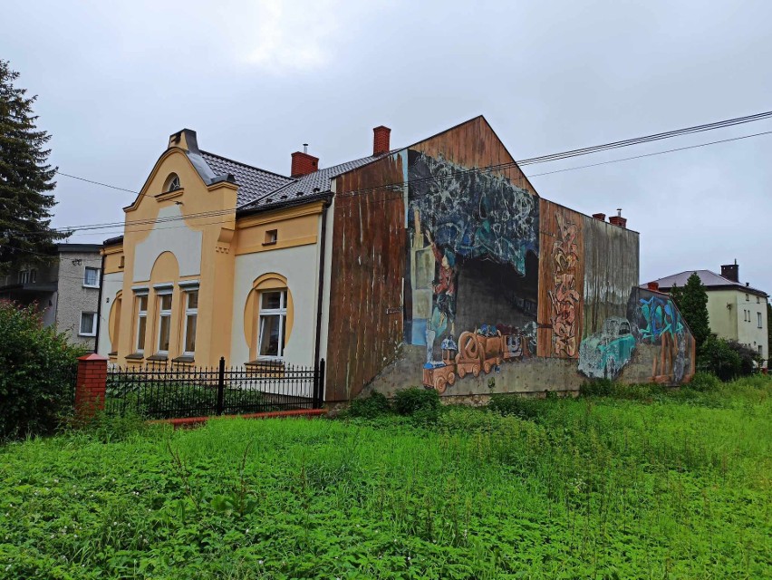 Nowy Sącz. Uszkodzony mural na ul. Łokietka wymaga solidnego remontu. Jest szansa na lifting? Wideo i zdjęcia 