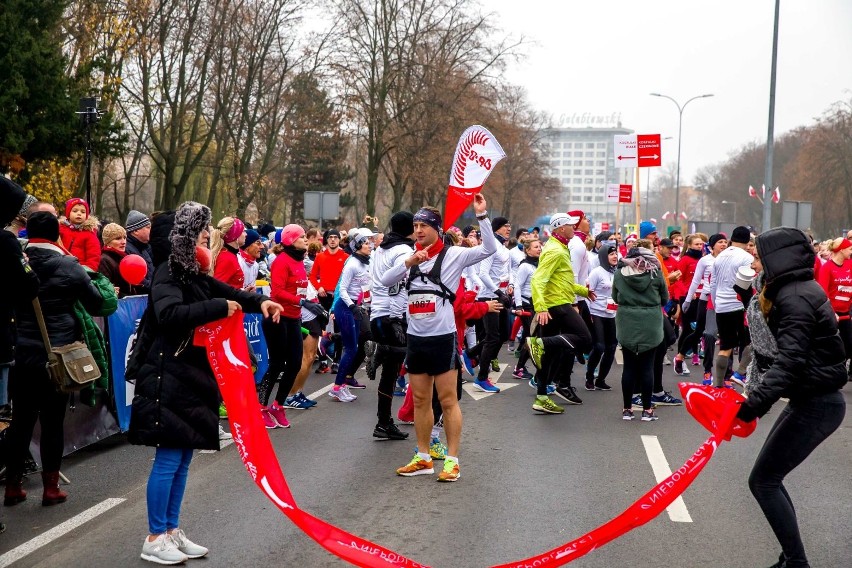 Białystok. W zawodach pod hasłem „Biegnę dla Niepodległej”,...