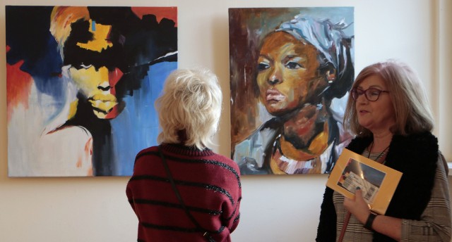 W holach CK Teatr w Grudziądzu otwarto wystawy malarstwa Łucji Durbajło oraz zdjęć uczestników warsztatów "Z kulturą dla Ukrainy"