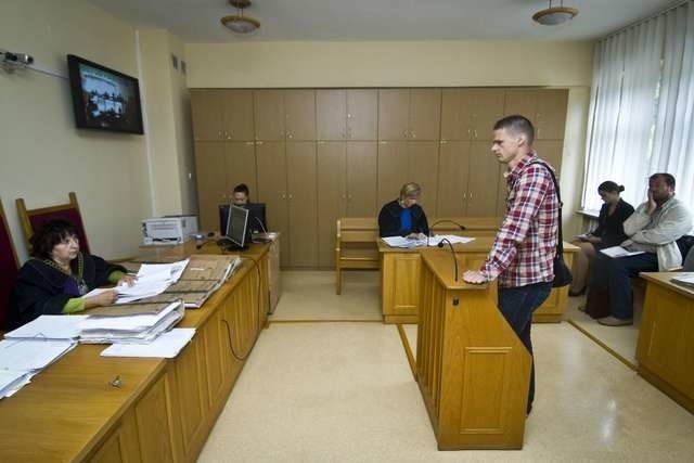 Szymon Maziarz, jeden z piłkarzy WKS Zawisza, zeznaje przed bydgoskim sądem