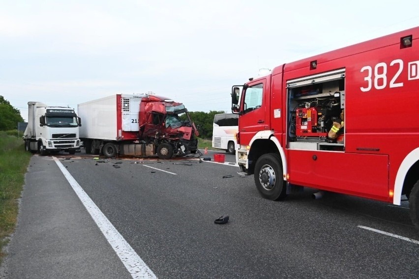 Bardzo groźny wypadek dwóch tirów na DK35, na rogatkach...