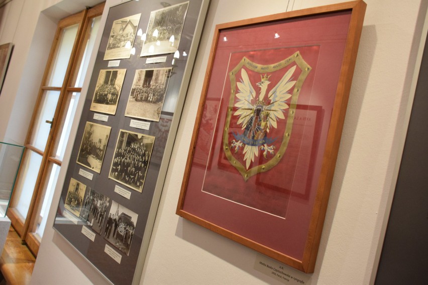 Niezwykła kolekcja poloników w Muzeum Podkarpackim w Krośnie. Podarowało je Stowarzyszenie Muzeum Wojska Polskiego we Francji [ZDJĘCIA]
