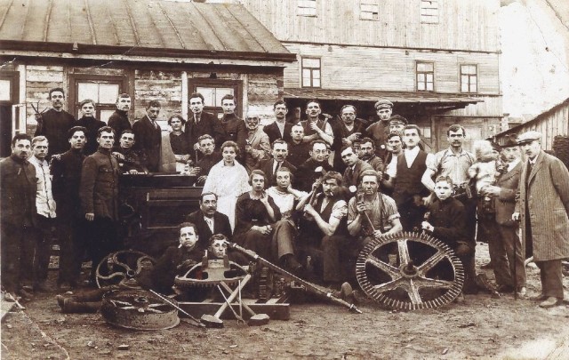 Fabryka maszyn i odlewnia żeliwa Jowela Gotliba z ulicy Łąkowej przygotowana do ewakuacji. Lipiec 1915 roku.