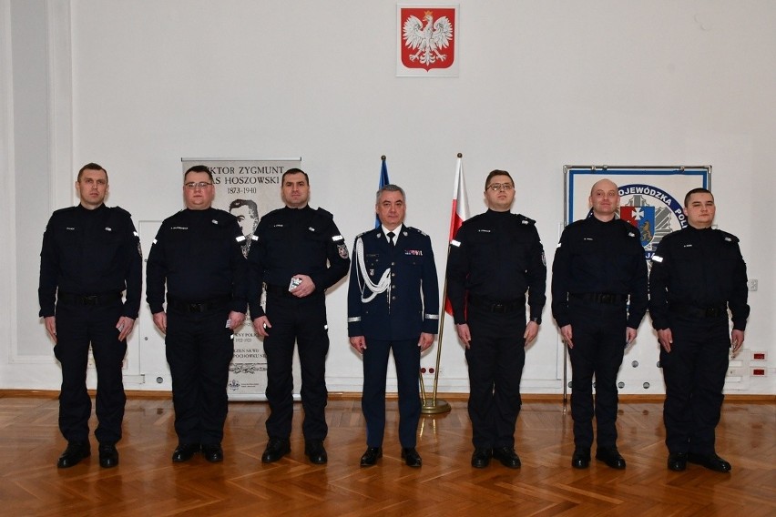 Nowi funkcjonariusze w szeregach podkarpackiej policji. Złożyli ślubowanie [ZDJĘCIA]