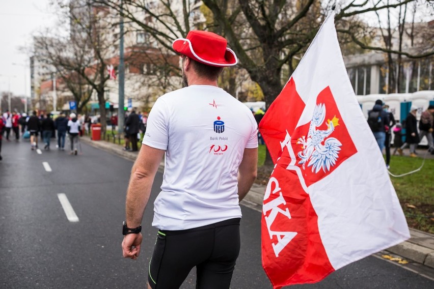 Bieg Niepodległości 2019 Warszawa WYNIKI ZDJĘCIA UCZESTNIKÓW Arkadiusz Gardzielewski najszybszy, biegacze uczcili rocznicę